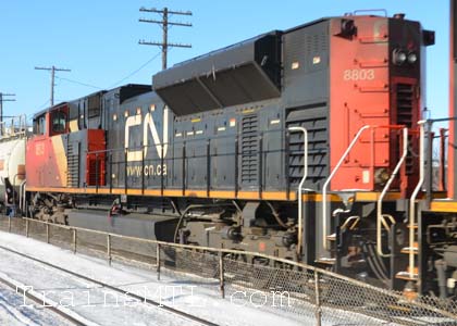 Locomotive CN8803 left side / coté gauche